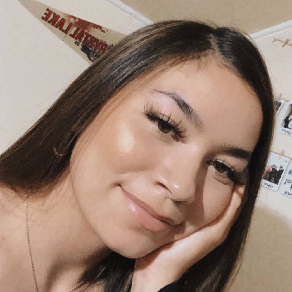 Meet your Posher, Cynthia